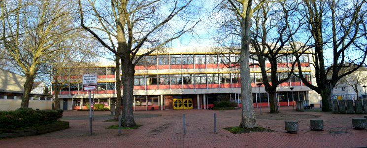 Unterliederbach, Ludwig-Erhard-Schule (3) photo