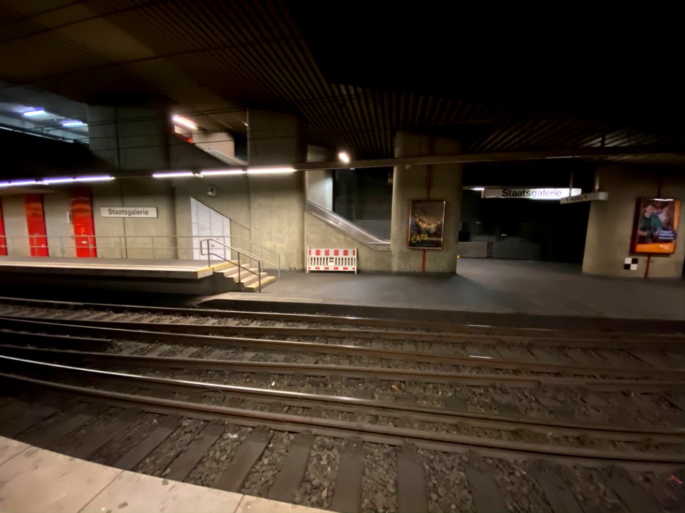 Unterschiedliche Bahnsteighöhen Haltestelle Staatsgalerie Stuttgart