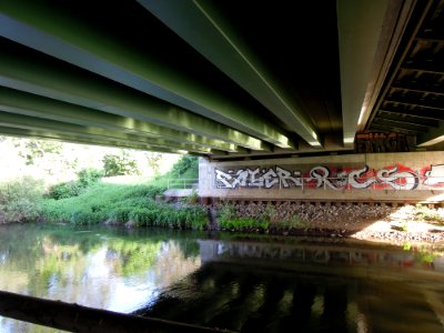 Untersicht BAB 9 Brücke über die Weiße Elster mit Fahrtrichtung Nord links im Bild im Mai 2019