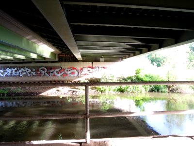 Untersicht BAB 9 Brücke über die Weiße Elster mit Fahrtrichtung Süd rechts im Bild im Mai 2019