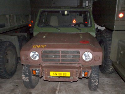 Unknown car KN-00-80 used for tests under helicopter