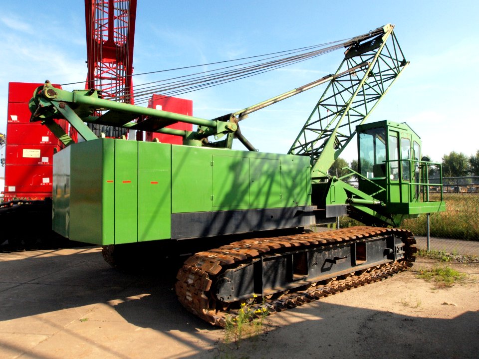 Unknown green tracked crane pic2