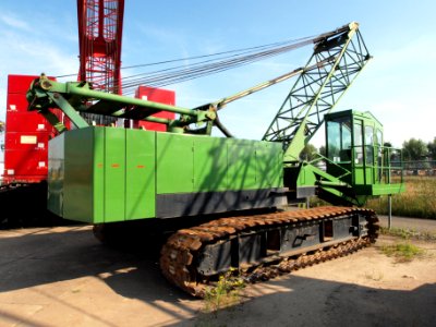Unknown green tracked crane pic2
