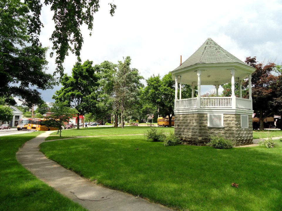 Uptown Common - Athol, Massachusetts - DSC00645