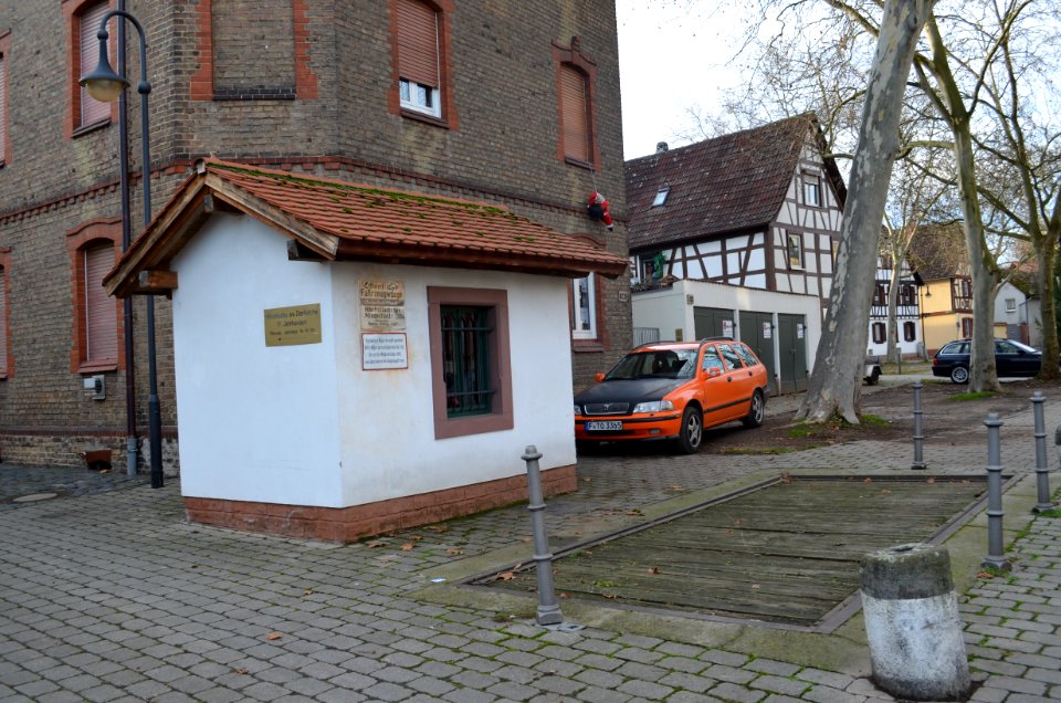 Unterliederbach, Gemeindewaage, Liederbacher Straße