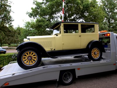 Unknown vehicle at the show pic1