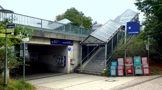 Unterhaching, Aufgang zum Bahnhof, 1