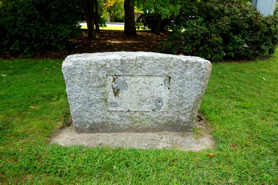 Unknown memorial - Newton City Hall and War Memorial - Newton, MA - DSC07151