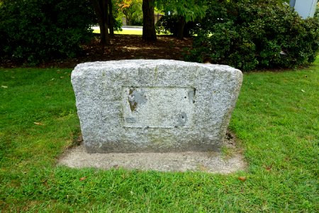 Unknown memorial - Newton City Hall and War Memorial - Newton, MA - DSC07151