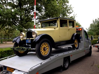 Unknown vehicle at the show pic2