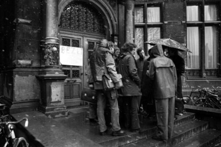 Universiteit van Utrecht bezet uit protest tegen duizend gulden collegegeld, stu, Bestanddeelnr 926-2197