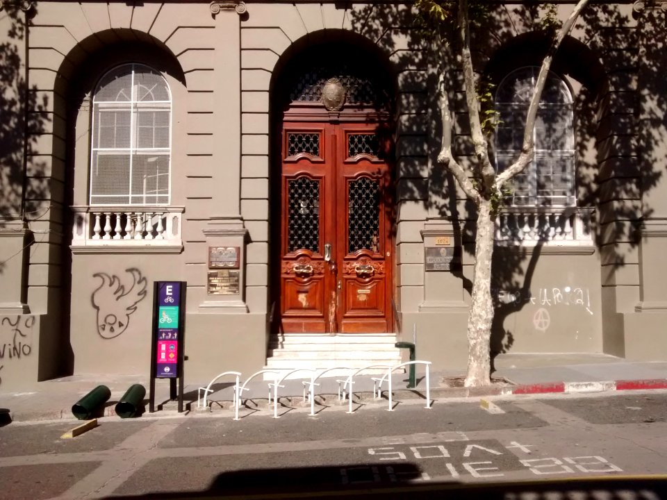 Universidad del Trabajo del Uruguay - entrada