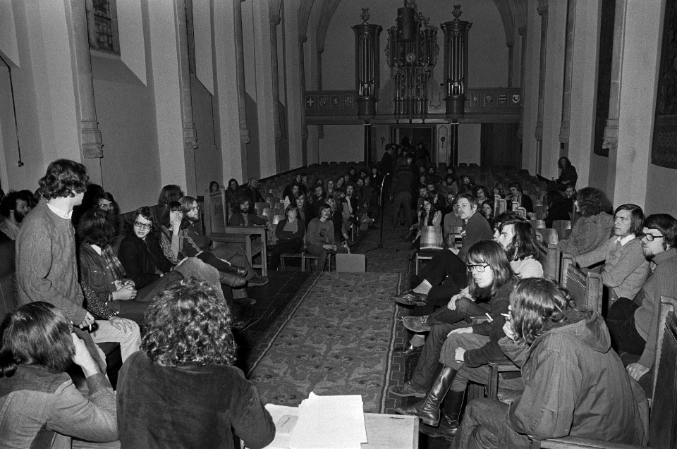 Universiteit van Utrecht bezet uit protest tegen duizend gulden collegegeld, ver, Bestanddeelnr 926-2195