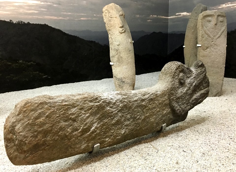 Universidad del Tolima stone sculptures