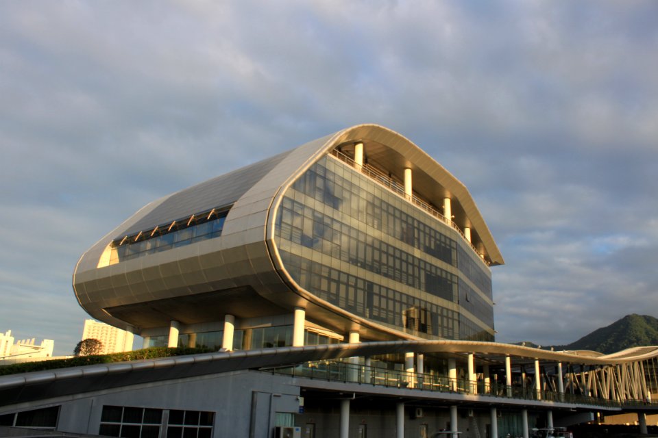 University Town Library of Shenzhen, photographed from the side