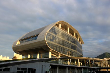 University Town Library of Shenzhen, photographed from the side