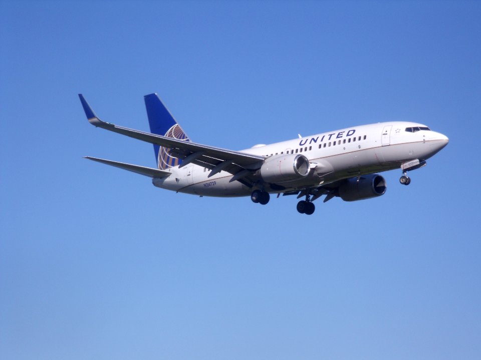 United 737-700 N24729 KDCA