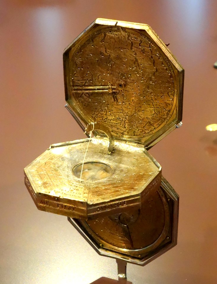 Universal compendium (horizontal sundial, maps of Northern Hemisphere and Germany, town latitudes, lunar clock, nocturnal), Christoph Schissler, Augsburg, 1558 - Mathematisch-Physikalischer Salon, Dresden - DSC08027