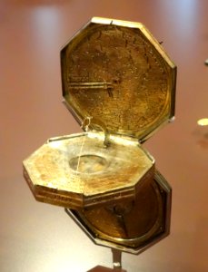 Universal compendium (horizontal sundial, maps of Northern Hemisphere and Germany, town latitudes, lunar clock, nocturnal), Christoph Schissler, Augsburg, 1558 - Mathematisch-Physikalischer Salon, Dresden - DSC08027