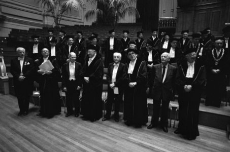 Universiteit van Amsterdam reikt eredoctoraat uit aan drs. J. M. den Uyl in het , Bestanddeelnr 933-1954