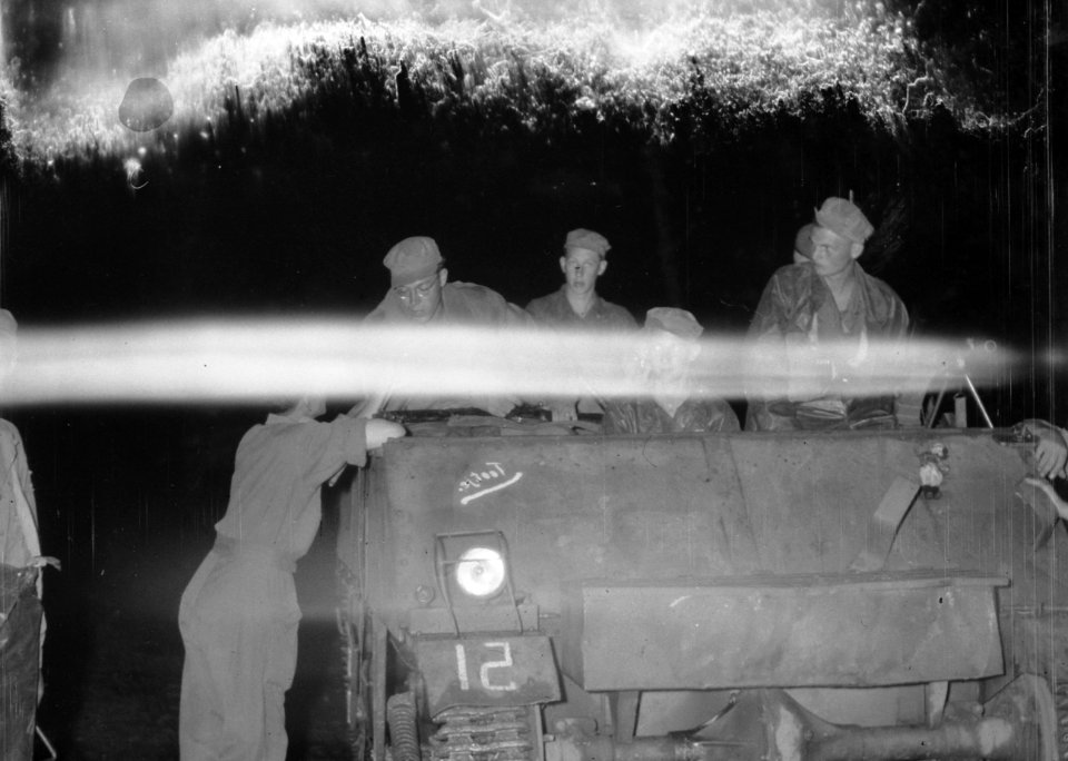 Universal carrier met bemanning, Bestanddeelnr 10730
