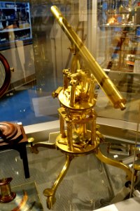 Universal equitorial mount with refracting telescope, by George Adams, London, before 1795 - Putnam Gallery - Harvard University - DSC08044