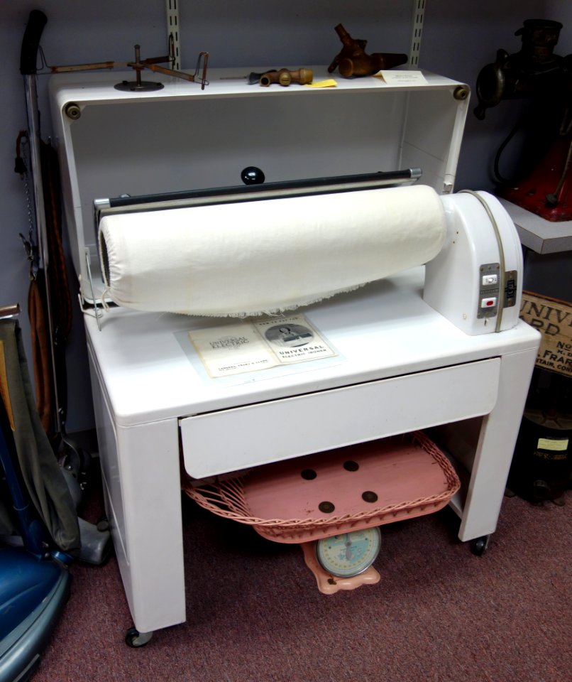 Universal Electric Ironer - New Britain Industrial Museum - DSC09789