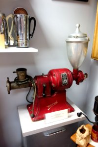Universal Commercial Meat and Coffee Bean Grinder, patented 1913 - New Britain Industrial Museum - DSC09882