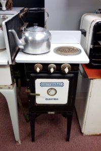 Universal Electric Stove and Oven - New Britain Industrial Museum - DSC09874