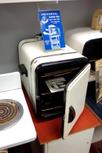 Universal Electric Oven - New Britain Industrial Museum - DSC09873