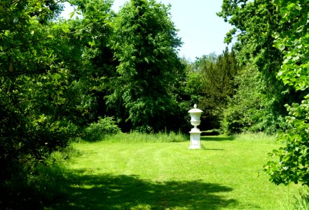 Urn in a clearing - Wrest Park - Bedfordshire, England - DSC08072