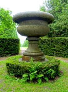 Urn at Wellingtonia Avenue - Biddulph Grange Garden - Staffordshire, England - DSC09240