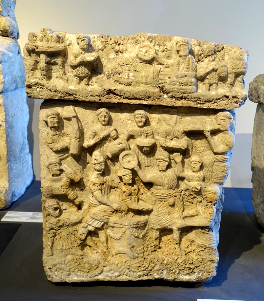 Urn with banquet scene and sacrifice of Iphigenia, 2nd half off the 2nd century BC, travertine, inv. 13902 - Museo Gregoriano Etrusco - Vatican Museums - DSC01093