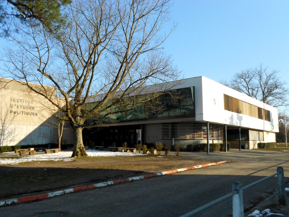 Université Bordeaux 4 - Institut d'études politiques (02-2012)