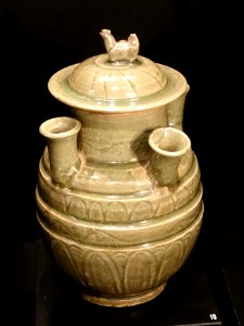 Urn with lid, Longquan ware, China, Zhejiang province, Northern Song dynasty, 960-1127 AD, stoneware with celadon glaze - Östasiatiska museet, Stockholm - DSC09488