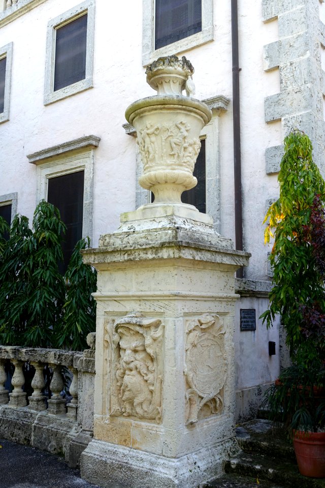 Urn - Vizcaya Museum and Gardens - Miami, Florida - DSC08287