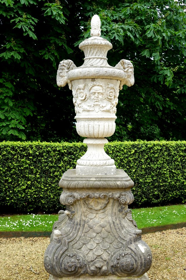 Urn - Waddesdon Manor - Buckinghamshire, England - DSC07598