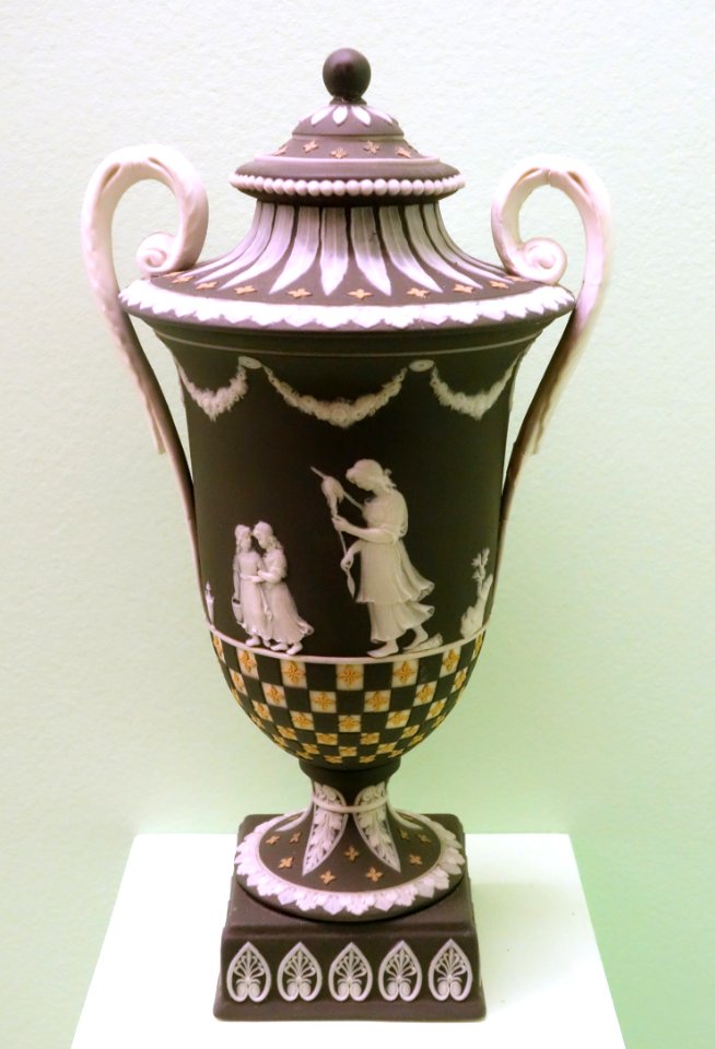 Urn with Cover - Wedgwood, c. 1830 - Brooklyn Museum - DSC09065