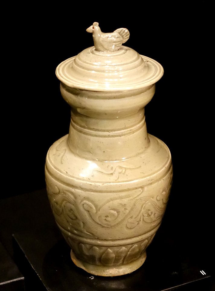 Urn with lid in chicken shape, Longquan ware, China, Zhejiang province, Song dynasty, 960-1279 AD, stoneware with celadon glaze - Östasiatiska museet, Stockholm - DSC09486