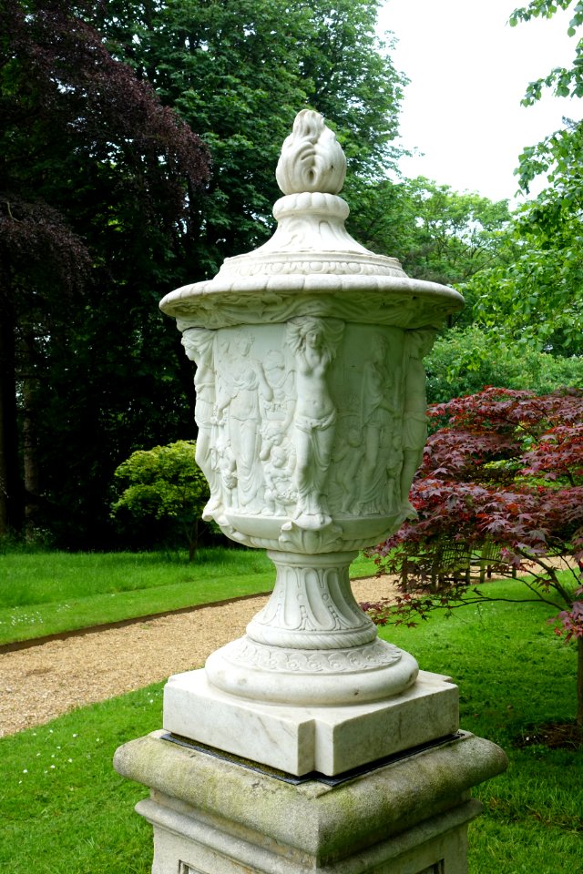 Urn - Waddesdon Manor - Buckinghamshire, England - DSC07573