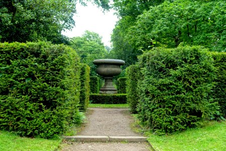 Urn at Wellingtonia Avenue - Biddulph Grange Garden - Staffordshire, England - DSC09232