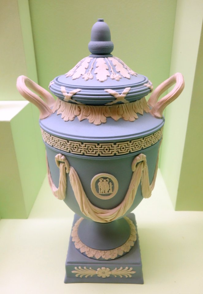 Urn with Cover - Wedgwood, c. 1840 - Brooklyn Museum - DSC09062