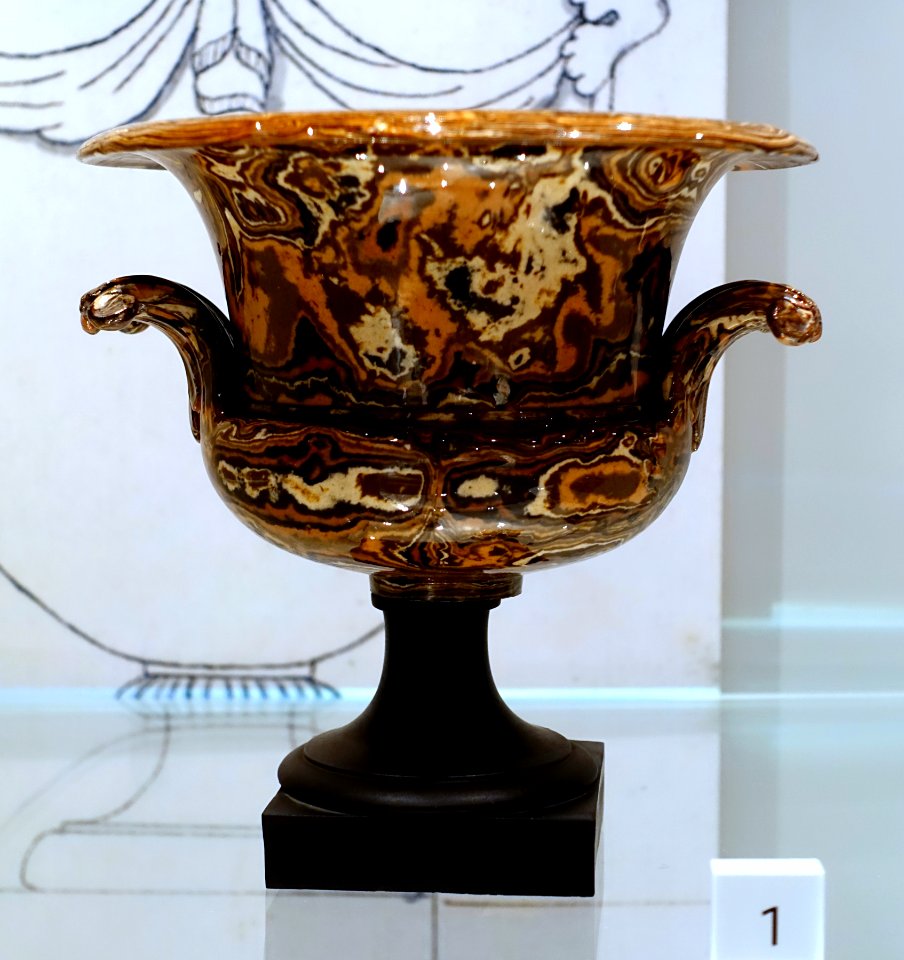Urn on black basalt base, 1769-1772, solid agate - Wedgwood Museum - Barlaston, Stoke-on-Trent, England - DSC09592