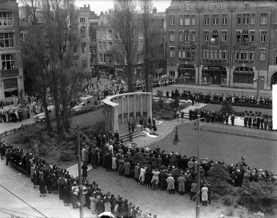 Urnbijzetting in het (voorlopige) Nationaal Monument op de Dam, Bestanddeelnr 903-9339