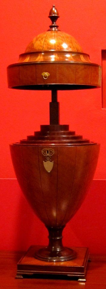 Urn-shaped knife case from Philadelphia, Adam style, c. 1790-1800, mahogany and maple, HAA