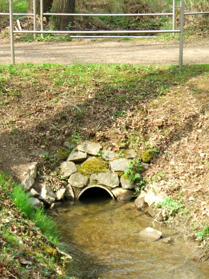 Usa Kanal zum Teich Rohrende Einlass