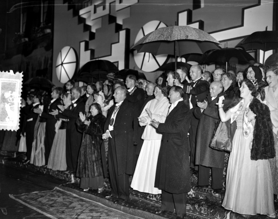 USC-lustrumspel. Met koningin Juliana , Prins Bernhard en Prinses Beatrix, Bestanddeelnr 907-8736