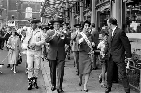USA-toeristen op het Leidseplein, Bestanddeelnr 913-0500