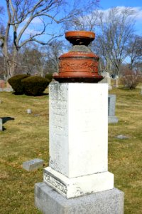 Urn - Mt. Pleasant Cemetery - Arlington, MA - DSC08669