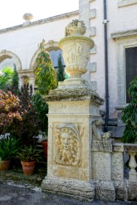 Urn - Vizcaya Museum and Gardens - Miami, Florida - DSC08285
